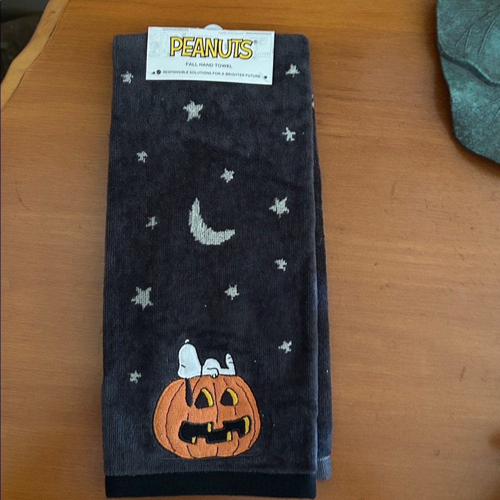 Peanuts Halloween Hand Towel with Snoopy and Pumpkin
